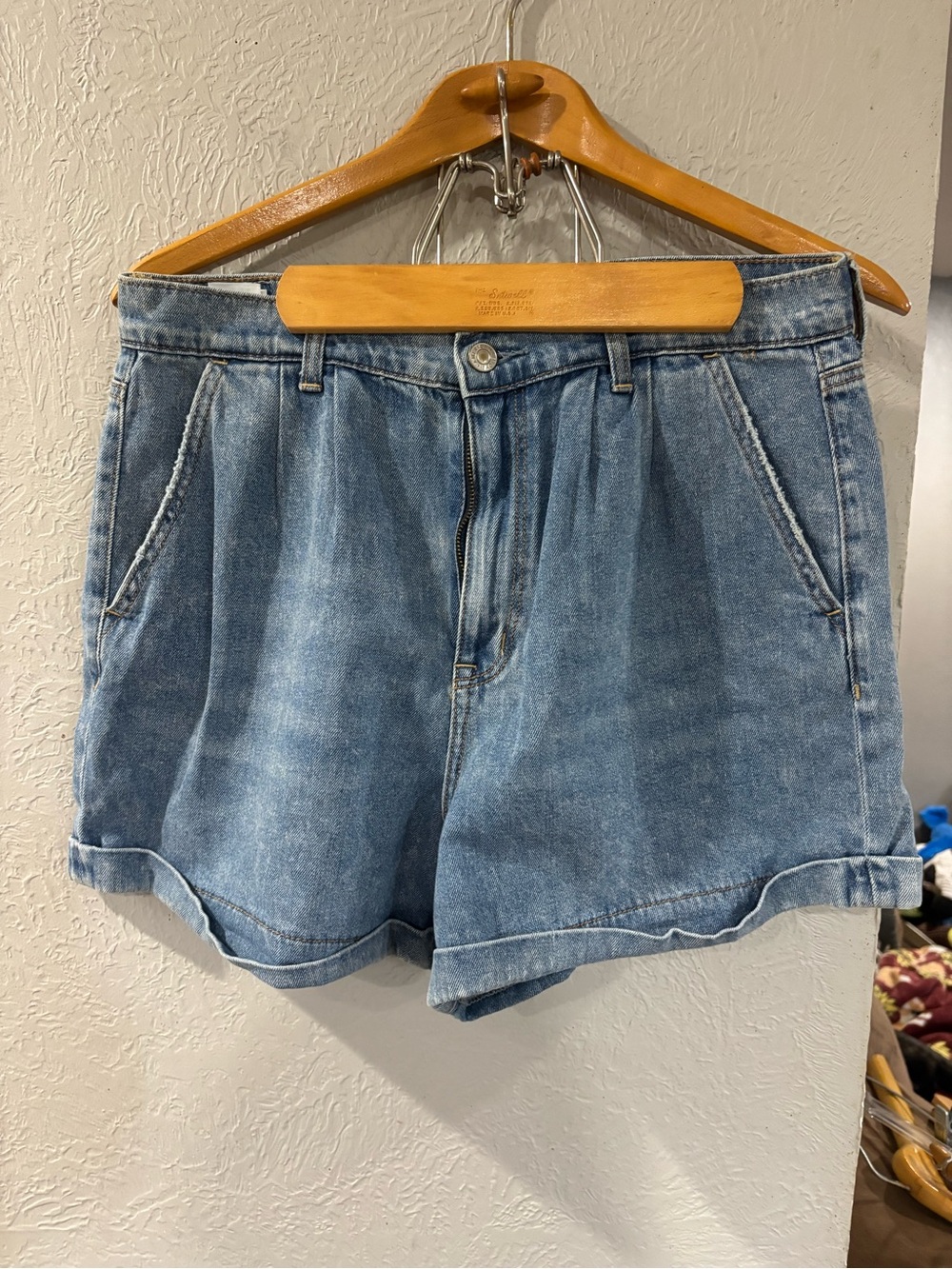 American Eagle Light Wash denim Mom Shorts Cuffed Hem High Waisted size 12